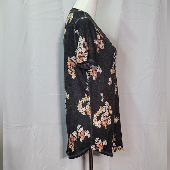 Maurices Women's Gray Sheer "Just Be Kind" Floral Graphic T-Shirt Size Small EUC - Picture 5 of 9